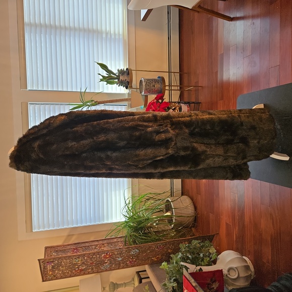 VTG Olympia Faux Fur Plush Full Length Maxi Glam Mob Wife Coat USA Womens 1X - Picture 3 of 12